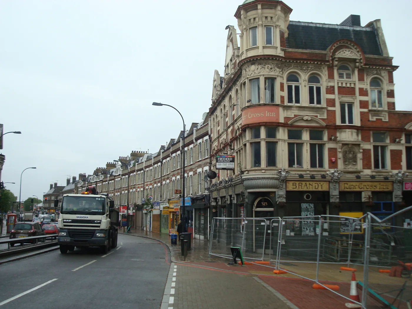 New Cross Road, SE14. The Achilles Street estate scheme covers 355 to 383 New Cross Road and the blocks behind it; this photo predates the plans